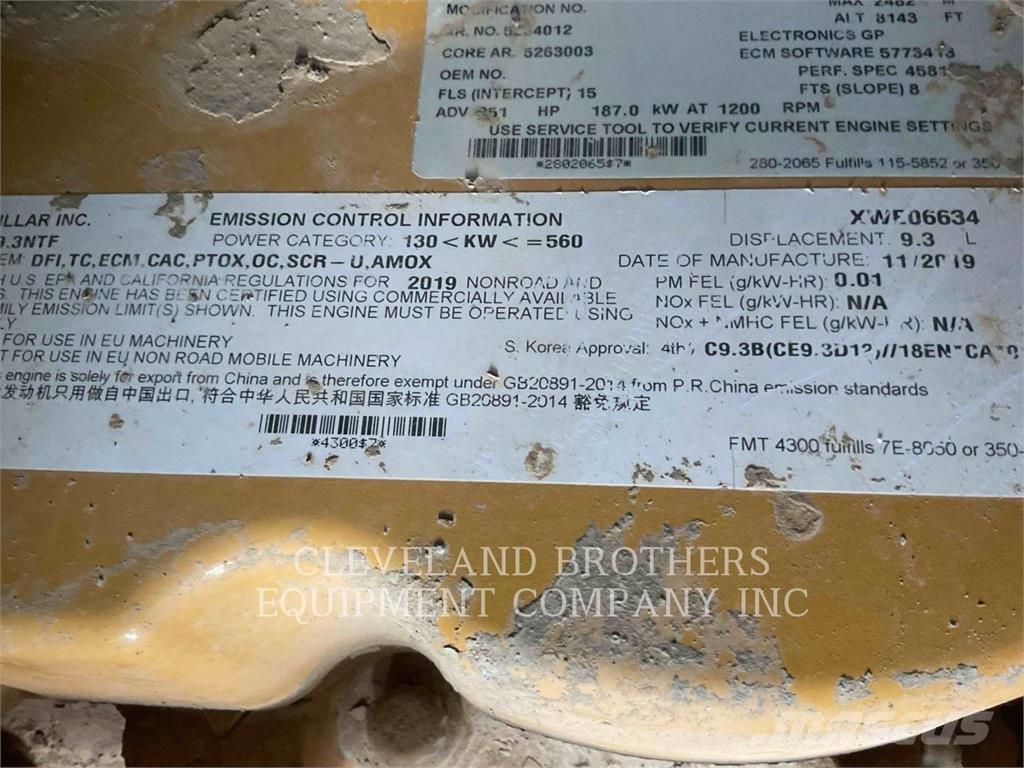 CAT D6 بلدوزرات مجنزرة