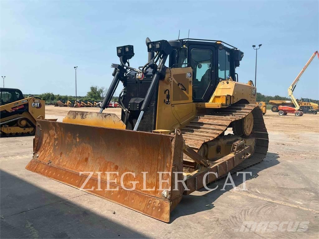 CAT D6 بلدوزرات مجنزرة