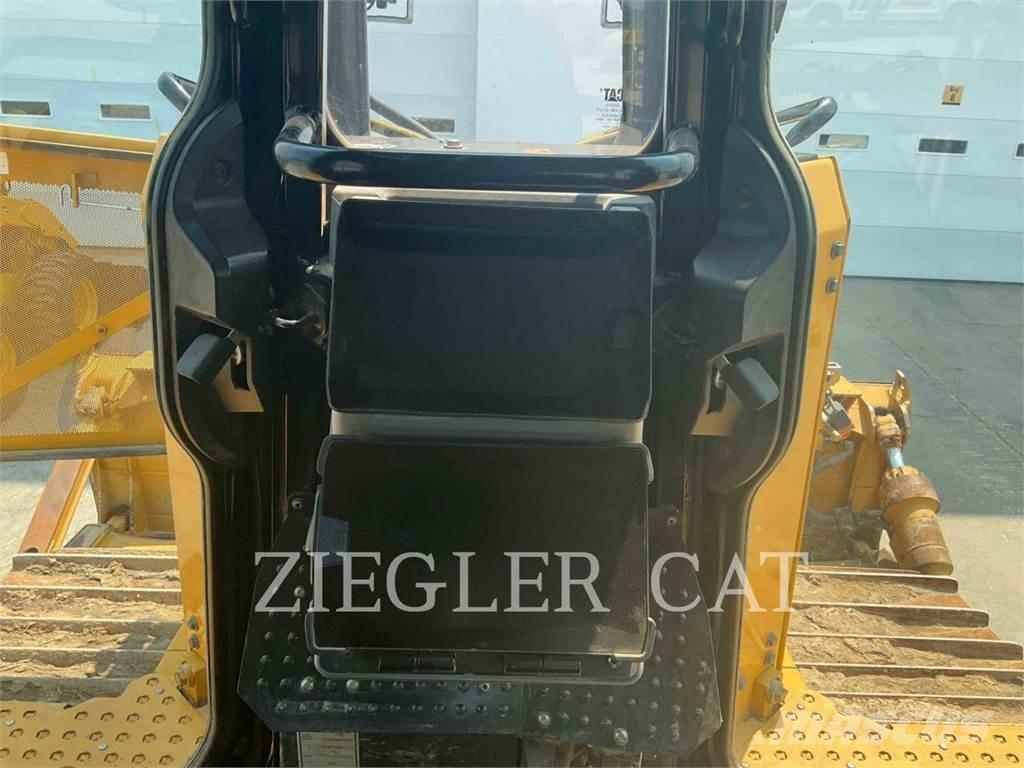 CAT D6 بلدوزرات مجنزرة