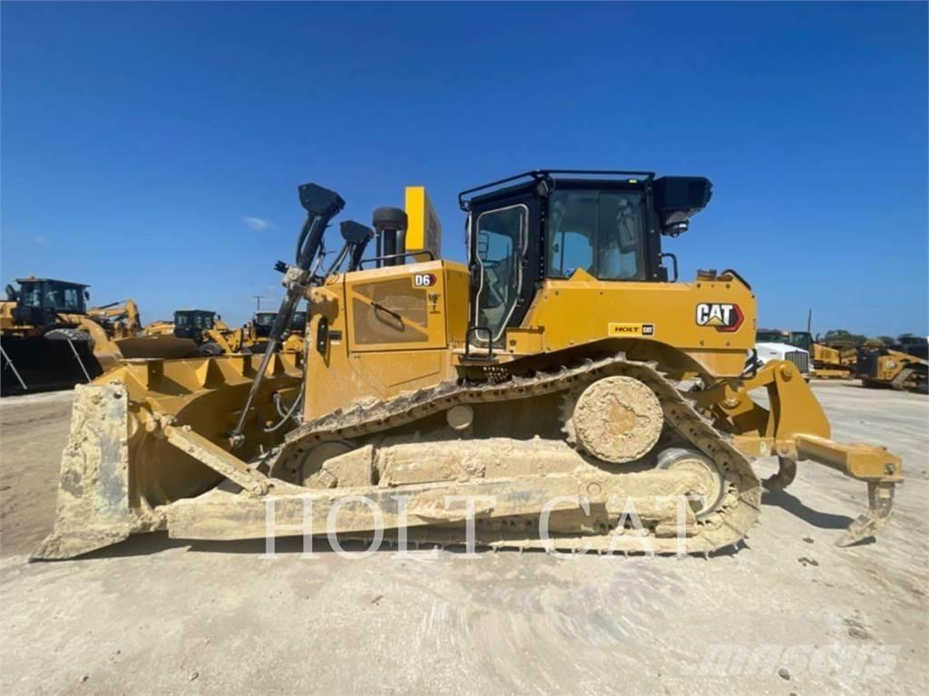CAT D6 بلدوزرات مجنزرة