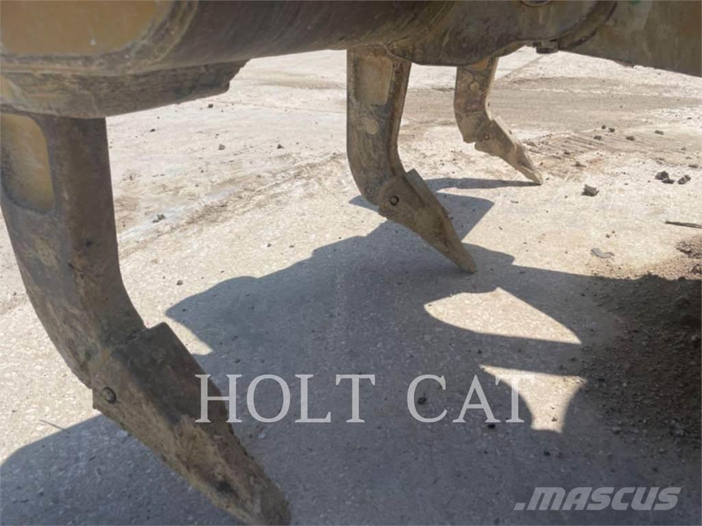 CAT D6 بلدوزرات مجنزرة