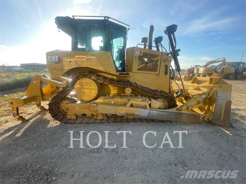 CAT D6 بلدوزرات مجنزرة