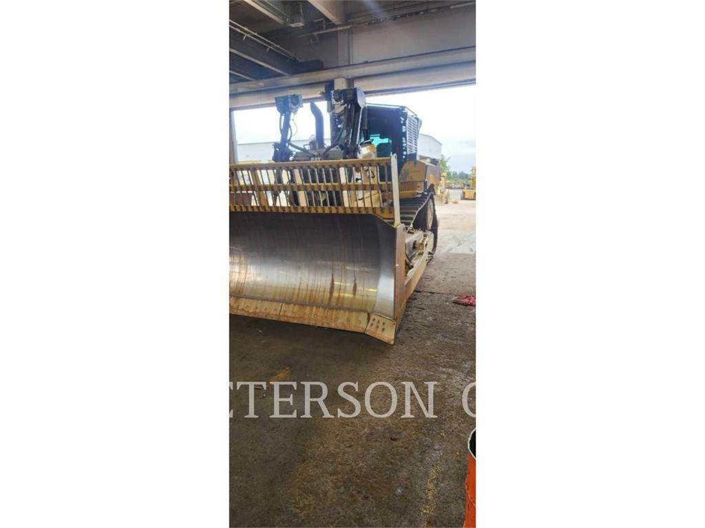 CAT D6 بلدوزرات مجنزرة