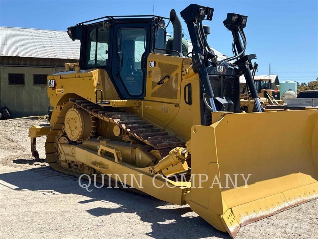 CAT D6 بلدوزرات مجنزرة