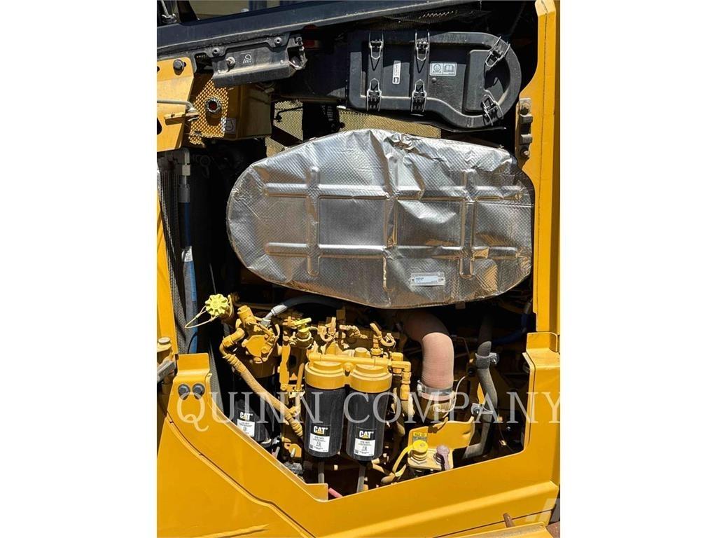 CAT D6 بلدوزرات مجنزرة