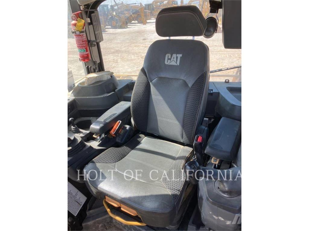 CAT D6-20 بلدوزرات مجنزرة