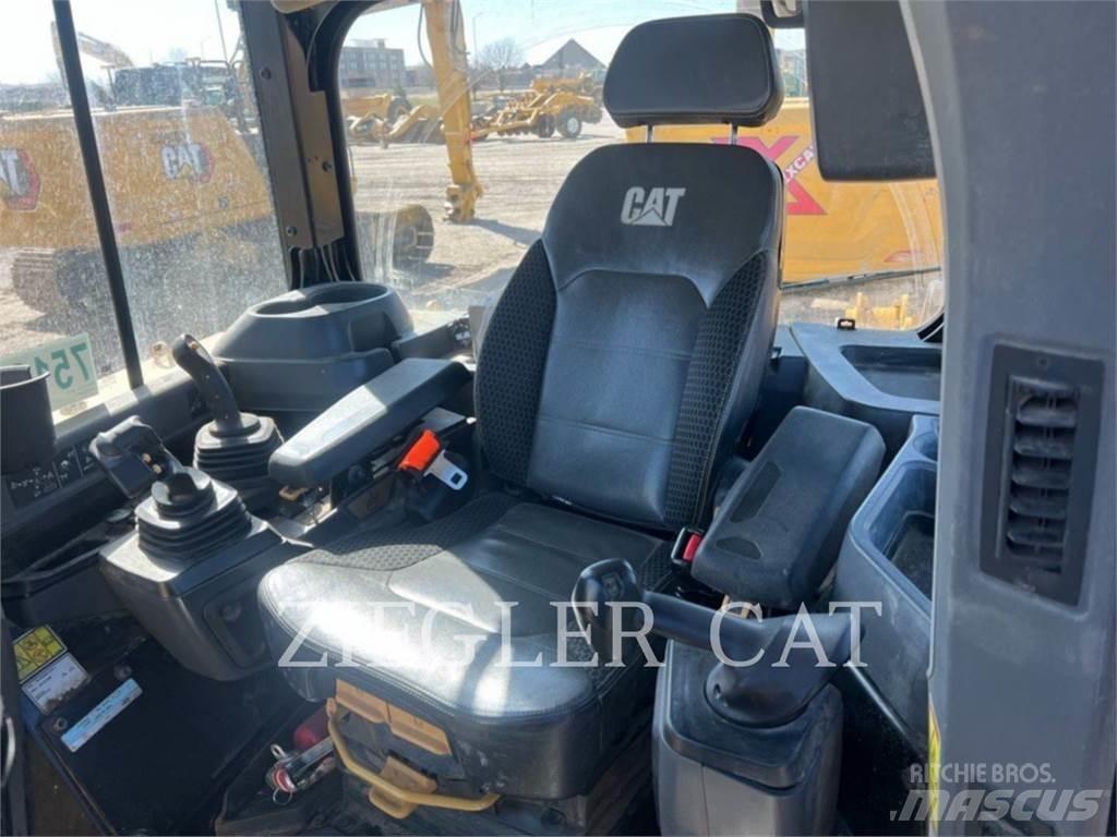 CAT D6-20LGP بلدوزرات مجنزرة