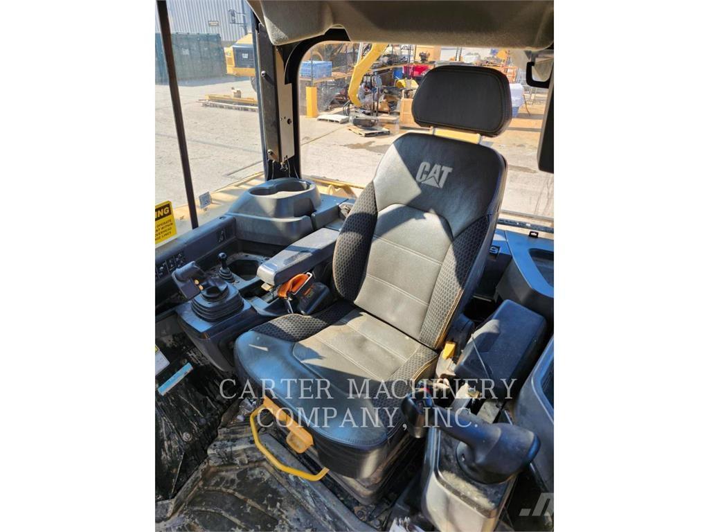 CAT D6-20LGVAR بلدوزرات مجنزرة