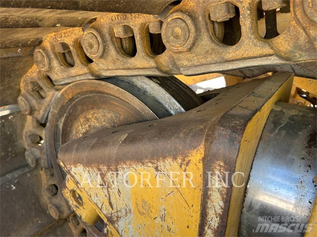 CAT D6 LGP 3D بلدوزرات مجنزرة