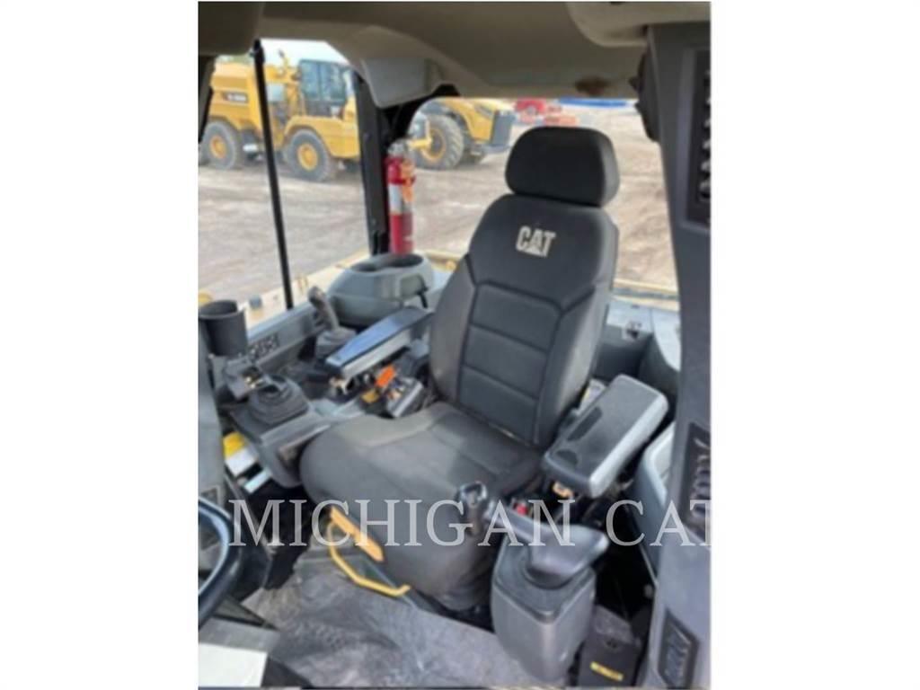 CAT D6 LGP VAHZ2 بلدوزرات مجنزرة