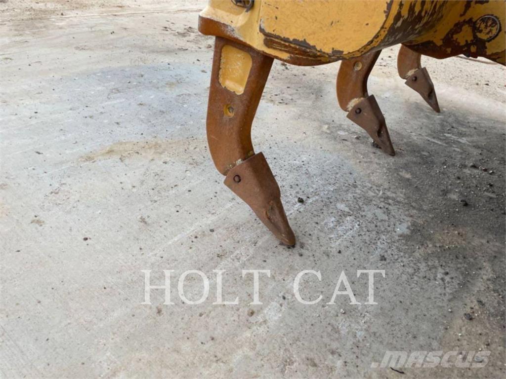 CAT D6 LGPVP3 بلدوزرات مجنزرة