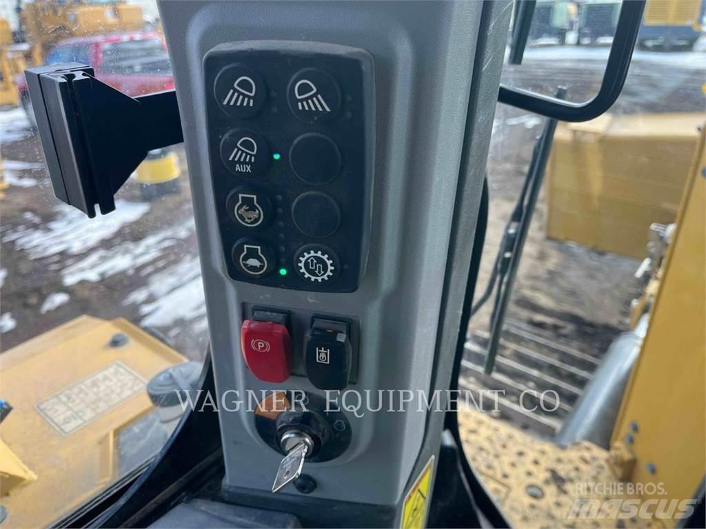 CAT D6 VP بلدوزرات مجنزرة
