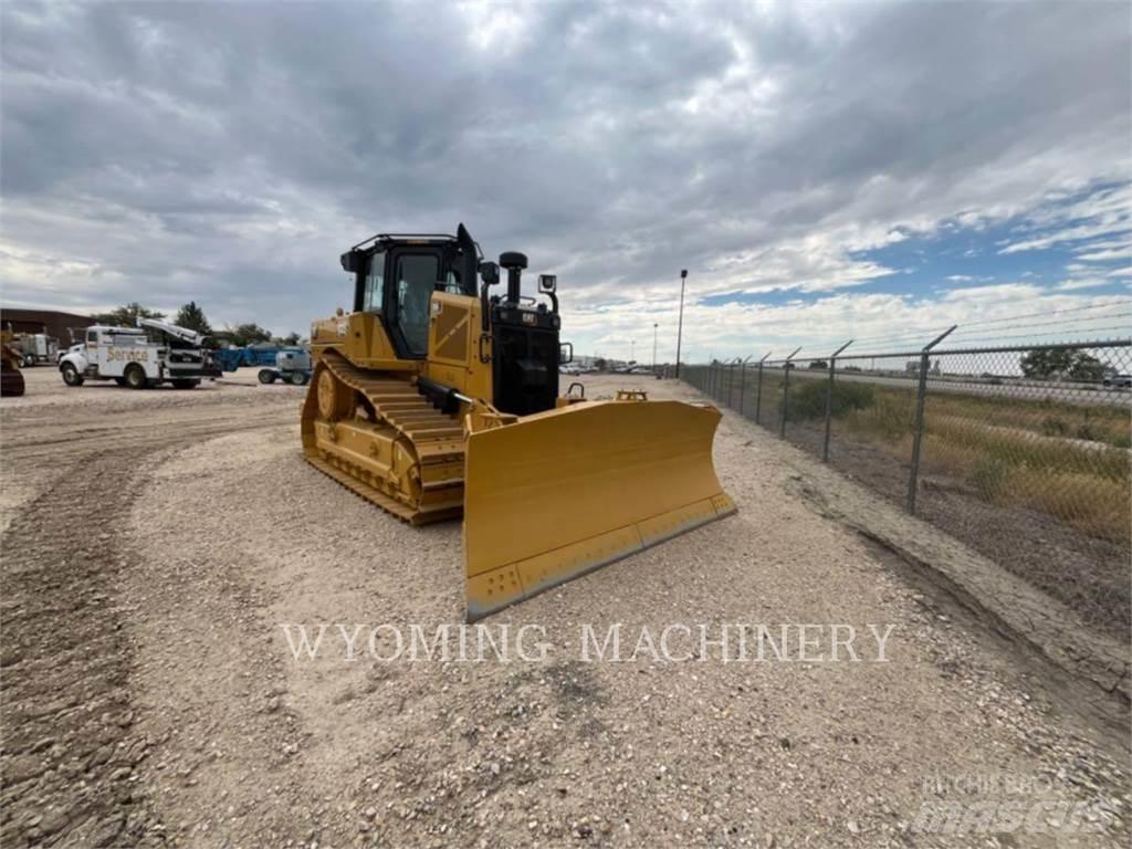 CAT D6 VP بلدوزرات مجنزرة