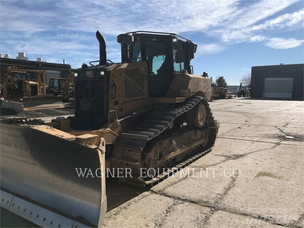 CAT D6 VP بلدوزرات مجنزرة