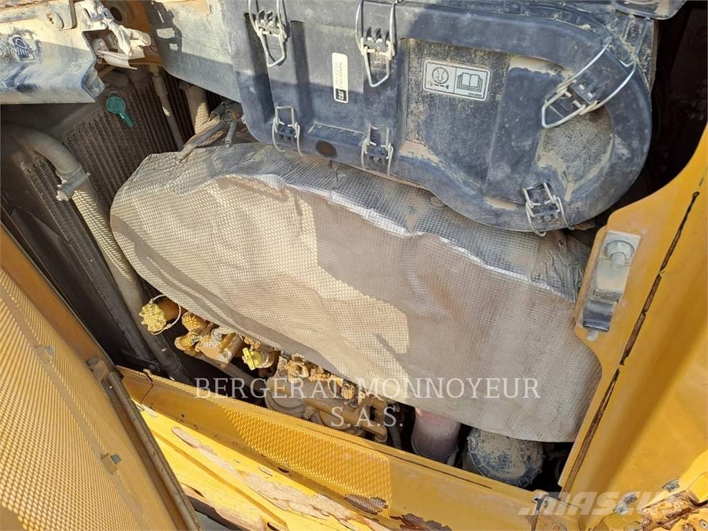 CAT D6 XE بلدوزرات مجنزرة