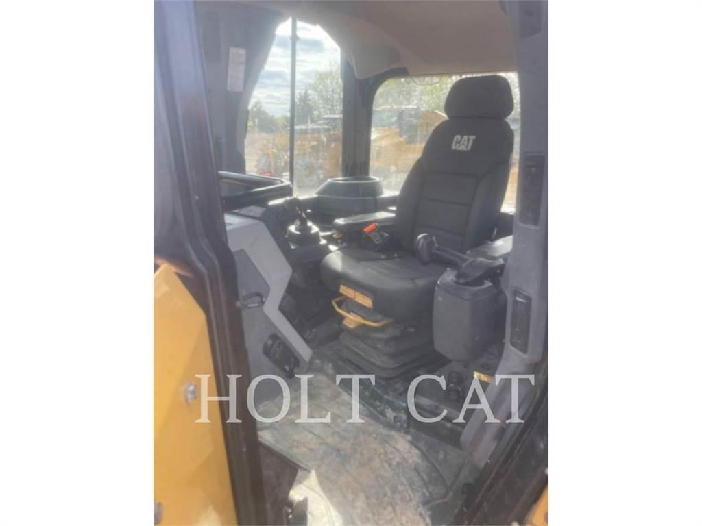 CAT D6 XELGP بلدوزرات مجنزرة