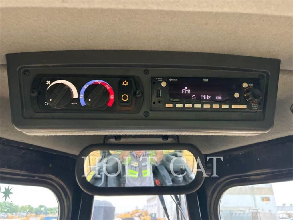 CAT D6 XELGPVP بلدوزرات مجنزرة