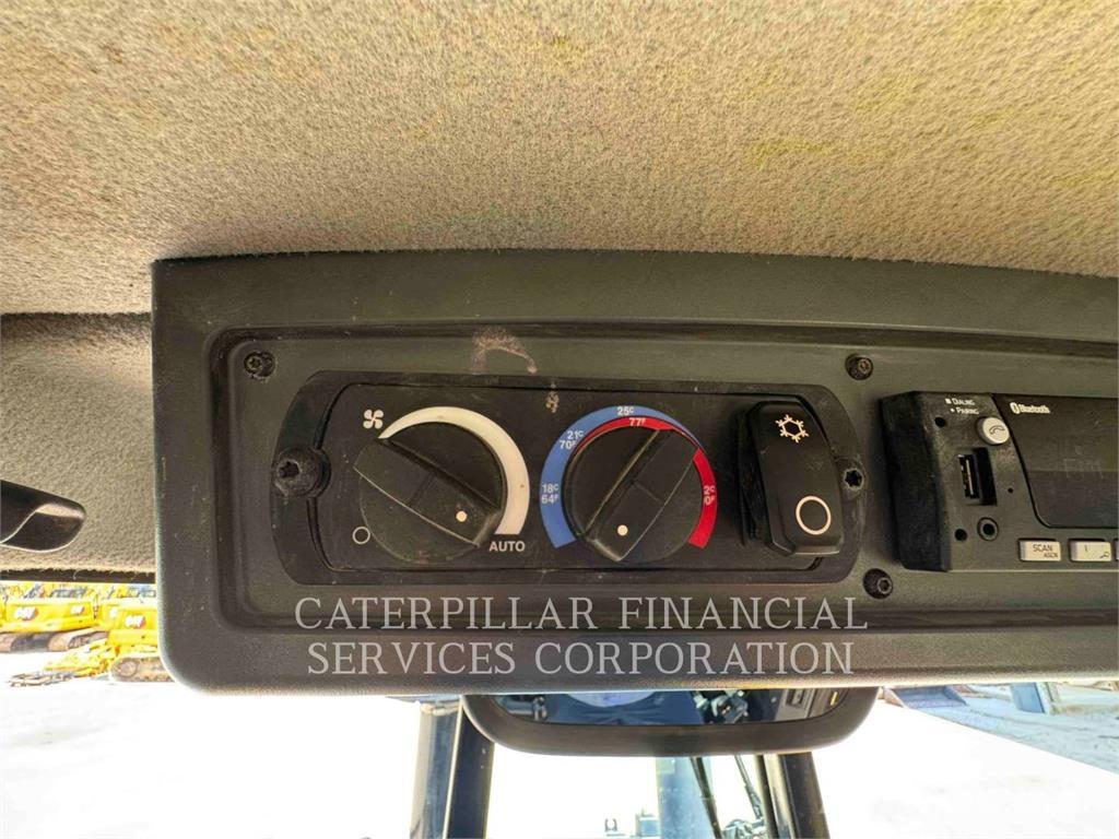 CAT D620XEVP بلدوزرات مجنزرة