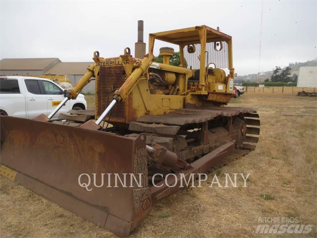 CAT D6C LGP بلدوزرات مجنزرة