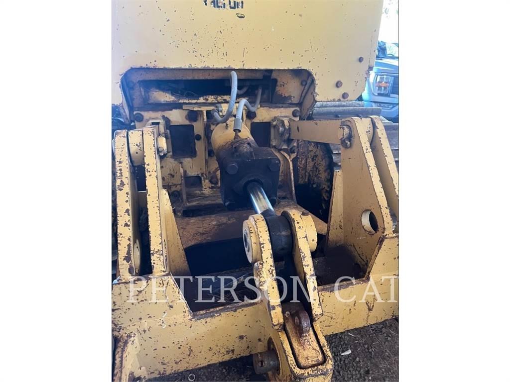 CAT D6D بلدوزرات مجنزرة