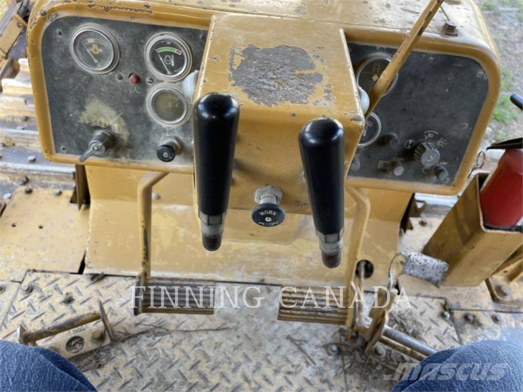 CAT D6E بلدوزرات مجنزرة