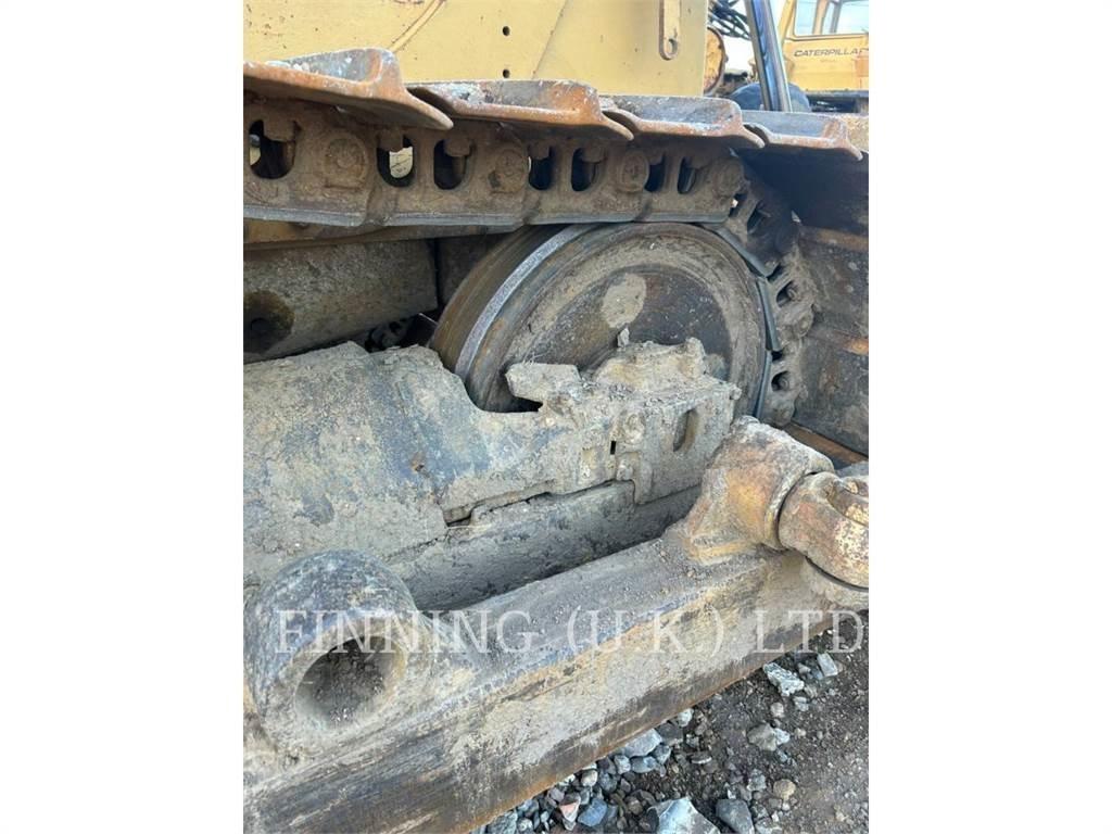 CAT D6E PS بلدوزرات مجنزرة