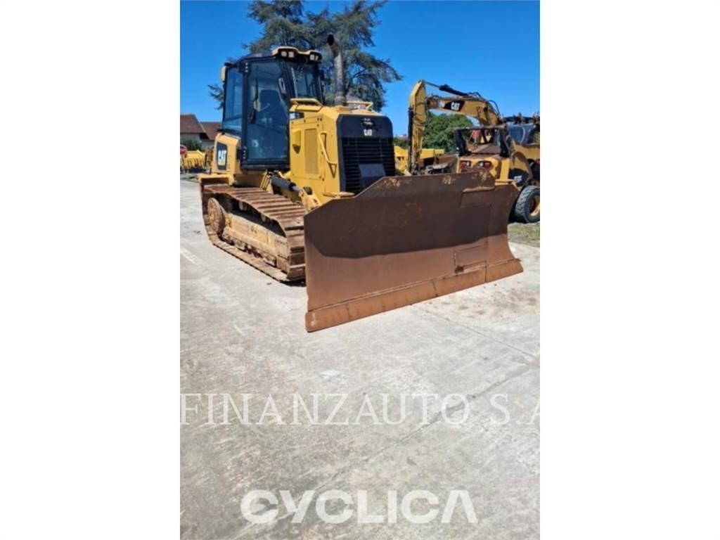 CAT D6K بلدوزرات مجنزرة