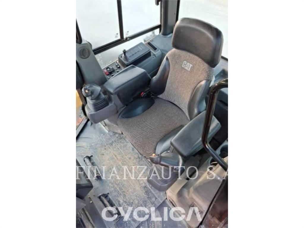 CAT D6K بلدوزرات مجنزرة