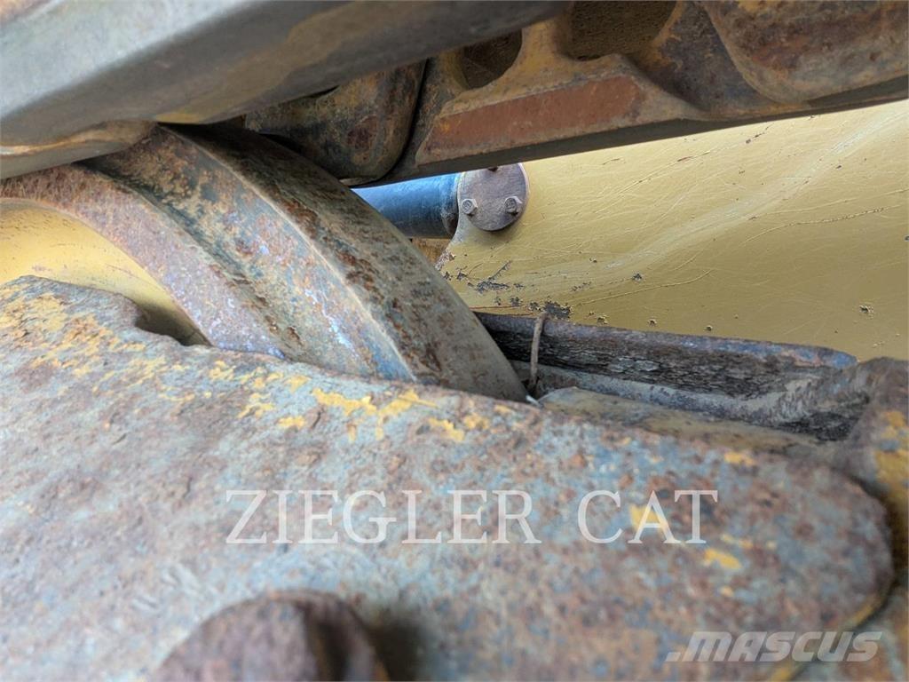 CAT D6K2 بلدوزرات مجنزرة