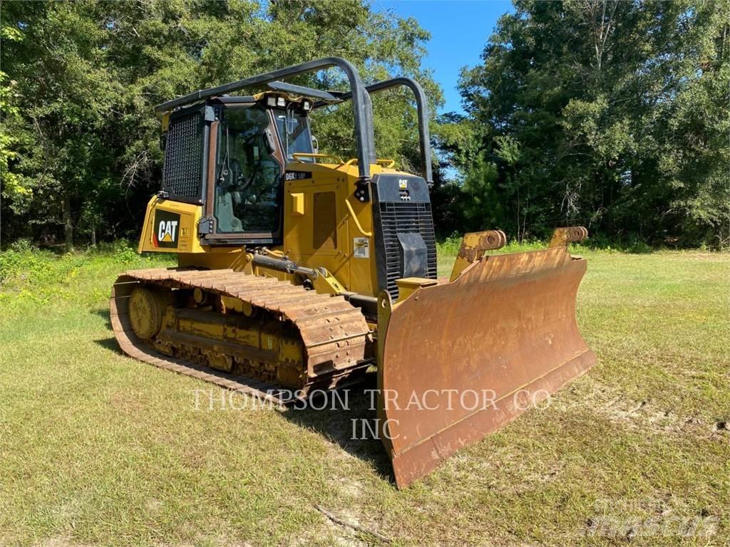 CAT D6K2 بلدوزرات مجنزرة