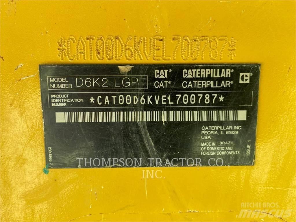 CAT D6K2 بلدوزرات مجنزرة