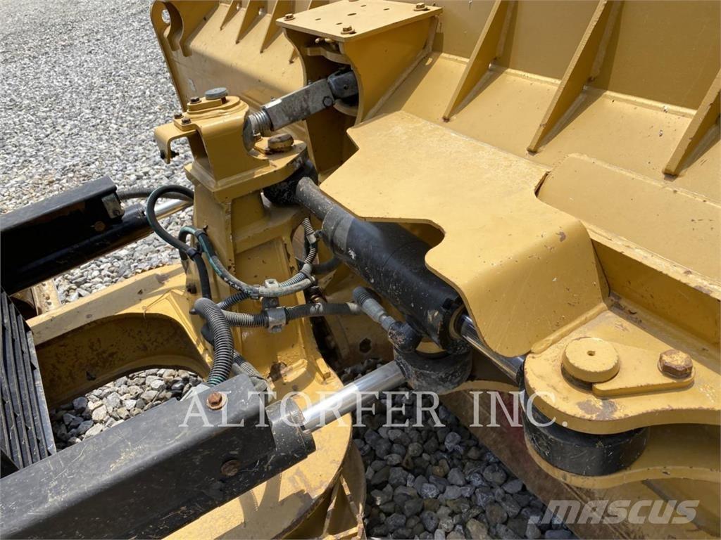 CAT D6K2 LGP بلدوزرات مجنزرة