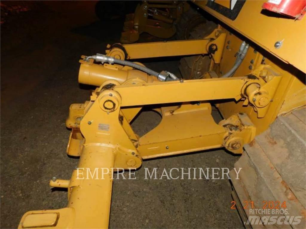 CAT D6K2 TR بلدوزرات مجنزرة