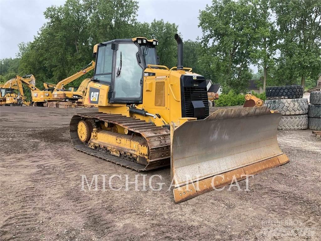 CAT D6K2L AZ24F بلدوزرات مجنزرة
