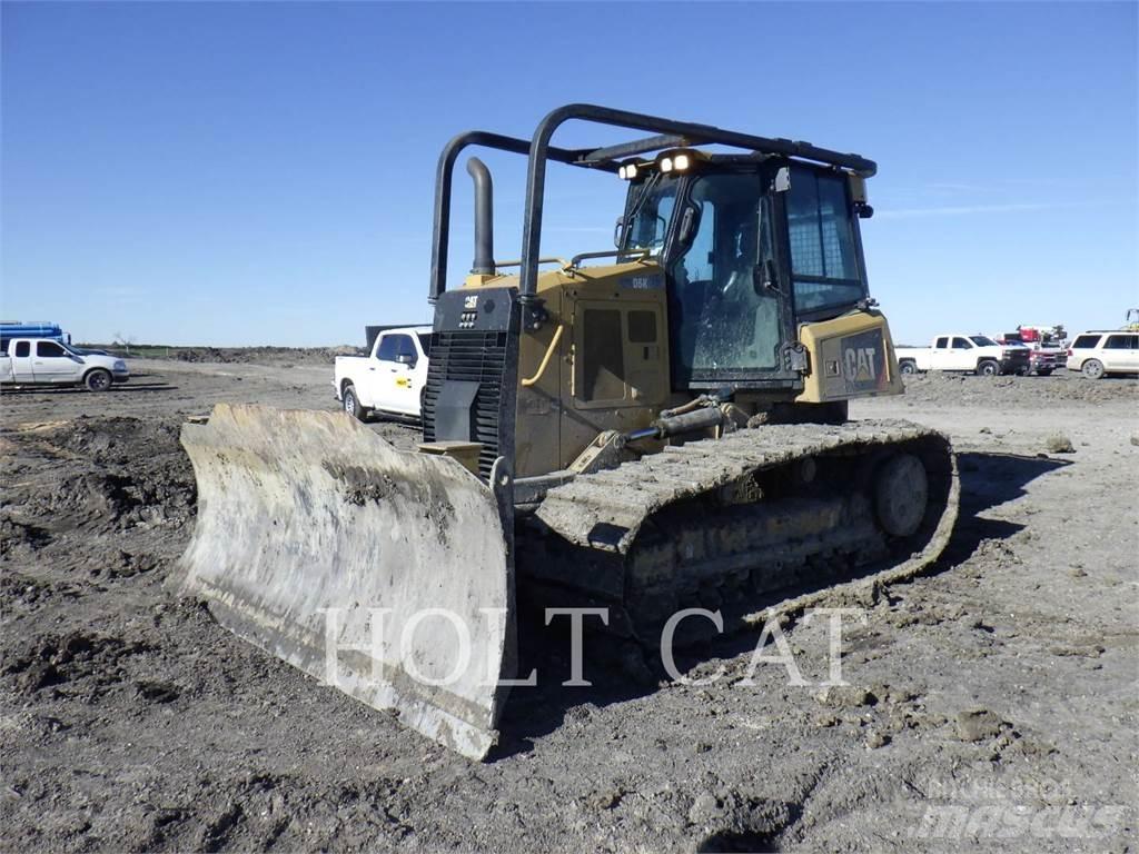 CAT D6K2LGP بلدوزرات مجنزرة