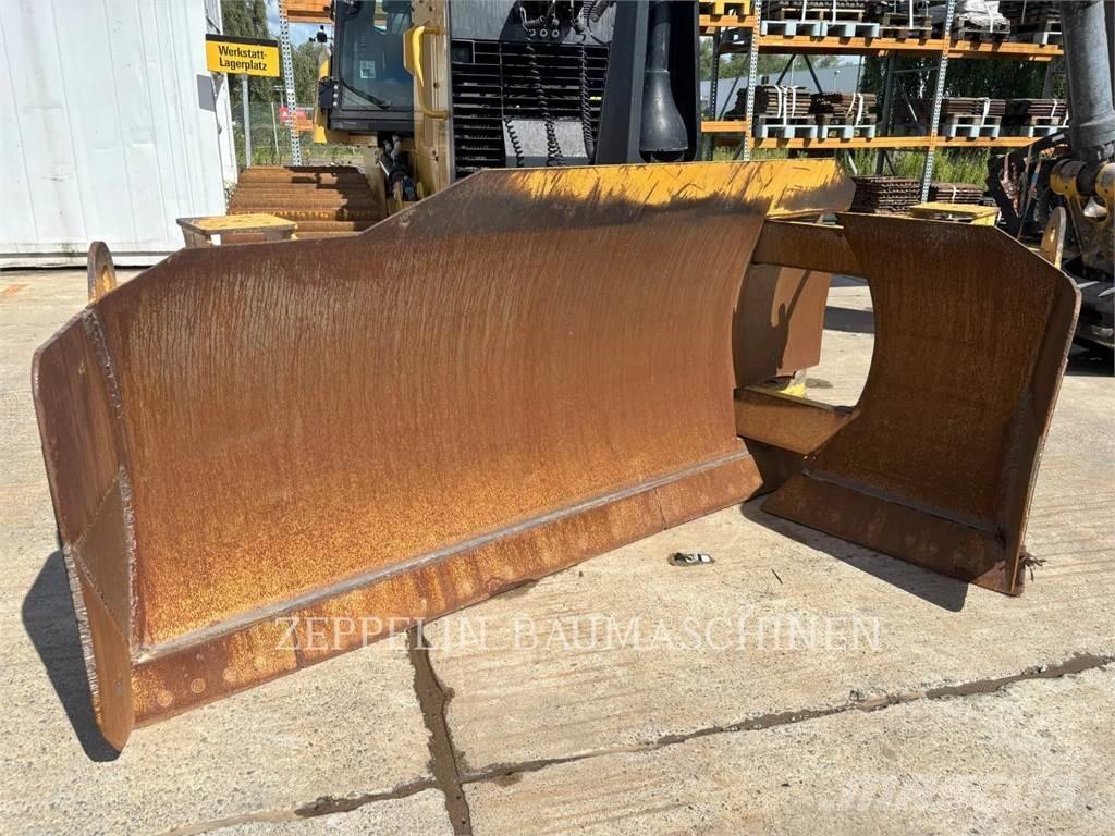 CAT D6K2LGP بلدوزرات مجنزرة