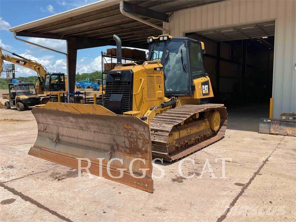 CAT D6K2LGP بلدوزرات مجنزرة