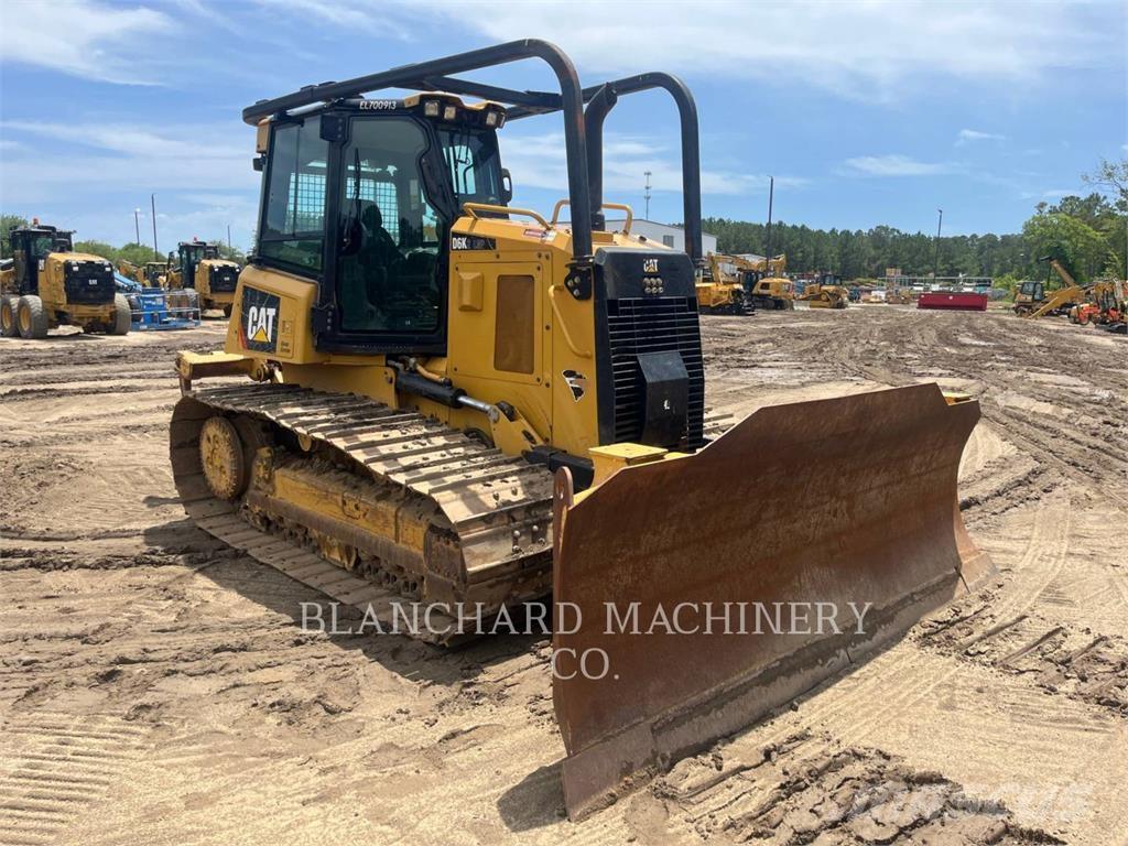 CAT D6K2LGP بلدوزرات مجنزرة