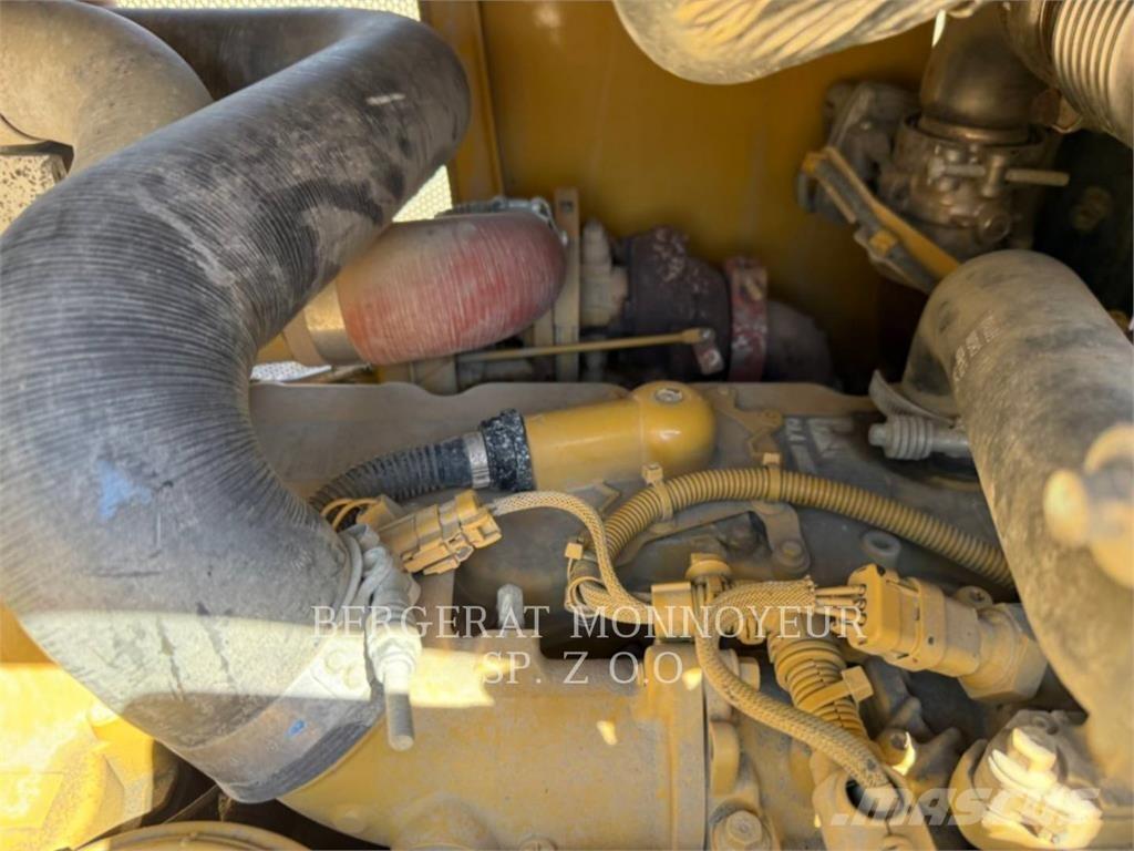 CAT D6K2LGP بلدوزرات مجنزرة
