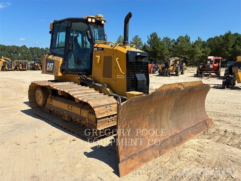 CAT D6K2LGP بلدوزرات مجنزرة