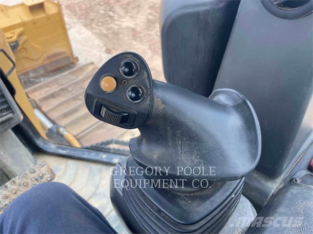 CAT D6K2LGP بلدوزرات مجنزرة