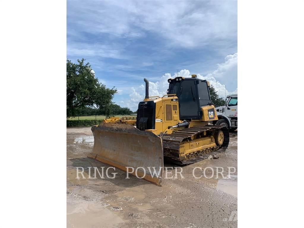 CAT D6K2LGPEW بلدوزرات مجنزرة