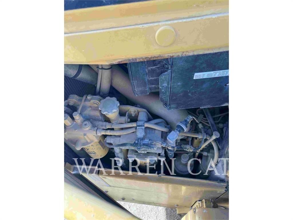 CAT D6KLGP SB بلدوزرات مجنزرة