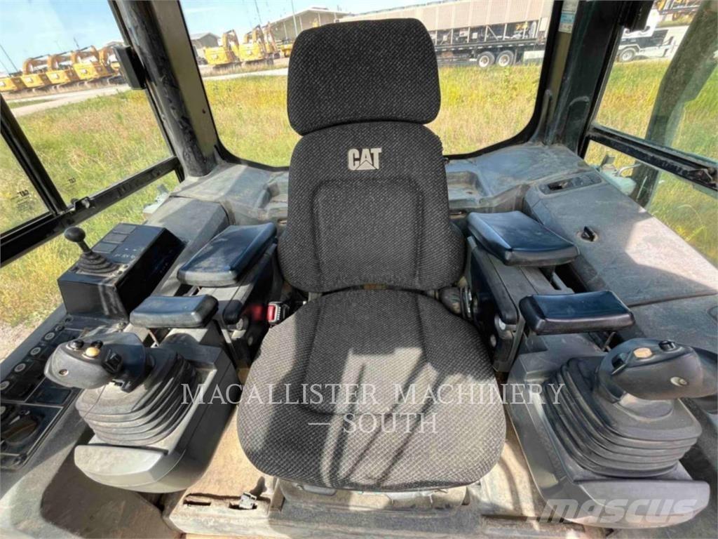CAT D6KXL بلدوزرات مجنزرة