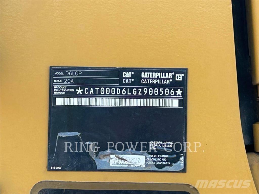 CAT D6LGP بلدوزرات مجنزرة