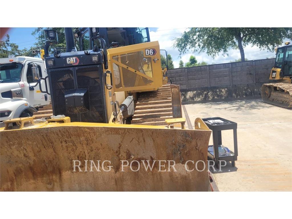 CAT D6LGPVPT بلدوزرات مجنزرة