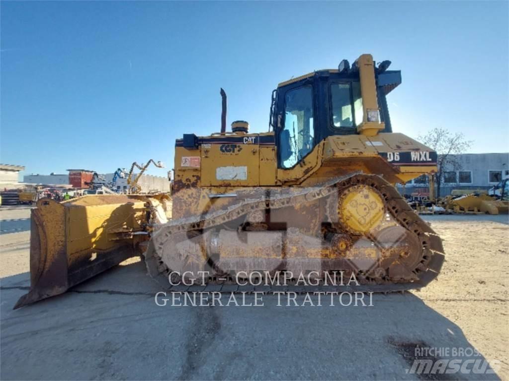 CAT D6M بلدوزرات مجنزرة