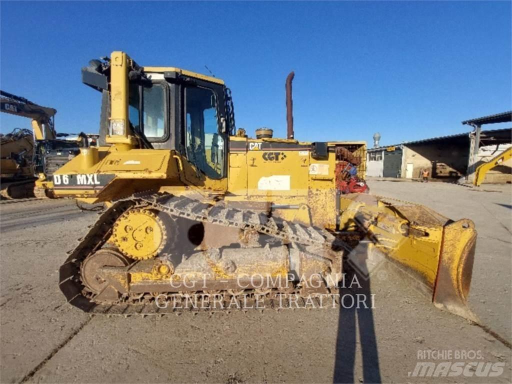 CAT D6M بلدوزرات مجنزرة