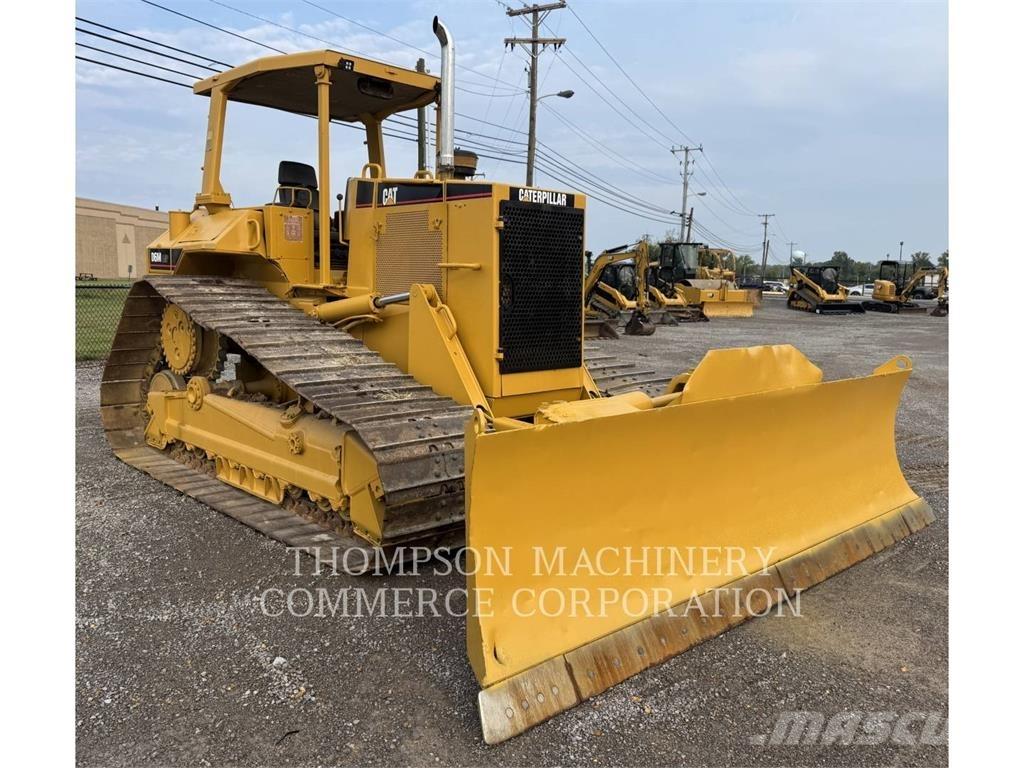 CAT D6M LGP بلدوزرات مجنزرة