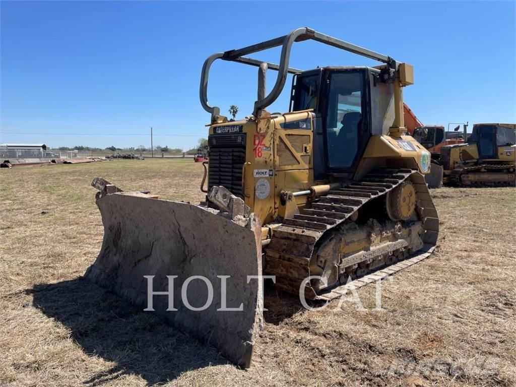 CAT D6N بلدوزرات مجنزرة
